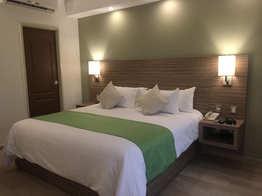 Wyndham Garden Monterrey Valle Real מראה חיצוני תמונה