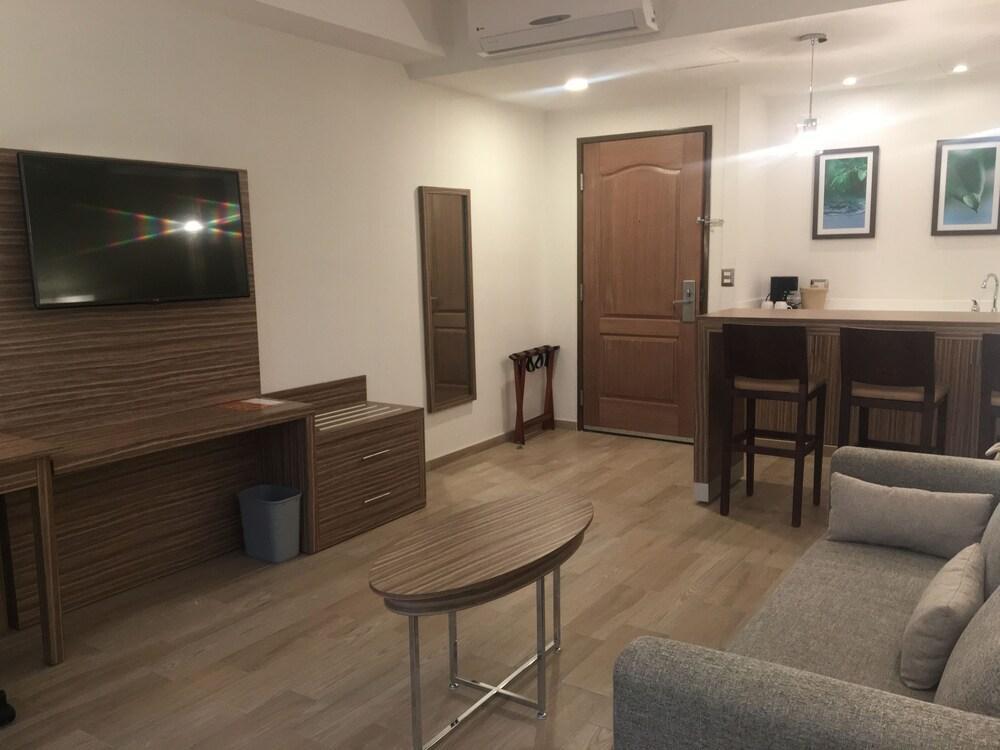 Wyndham Garden Monterrey Valle Real מראה חיצוני תמונה