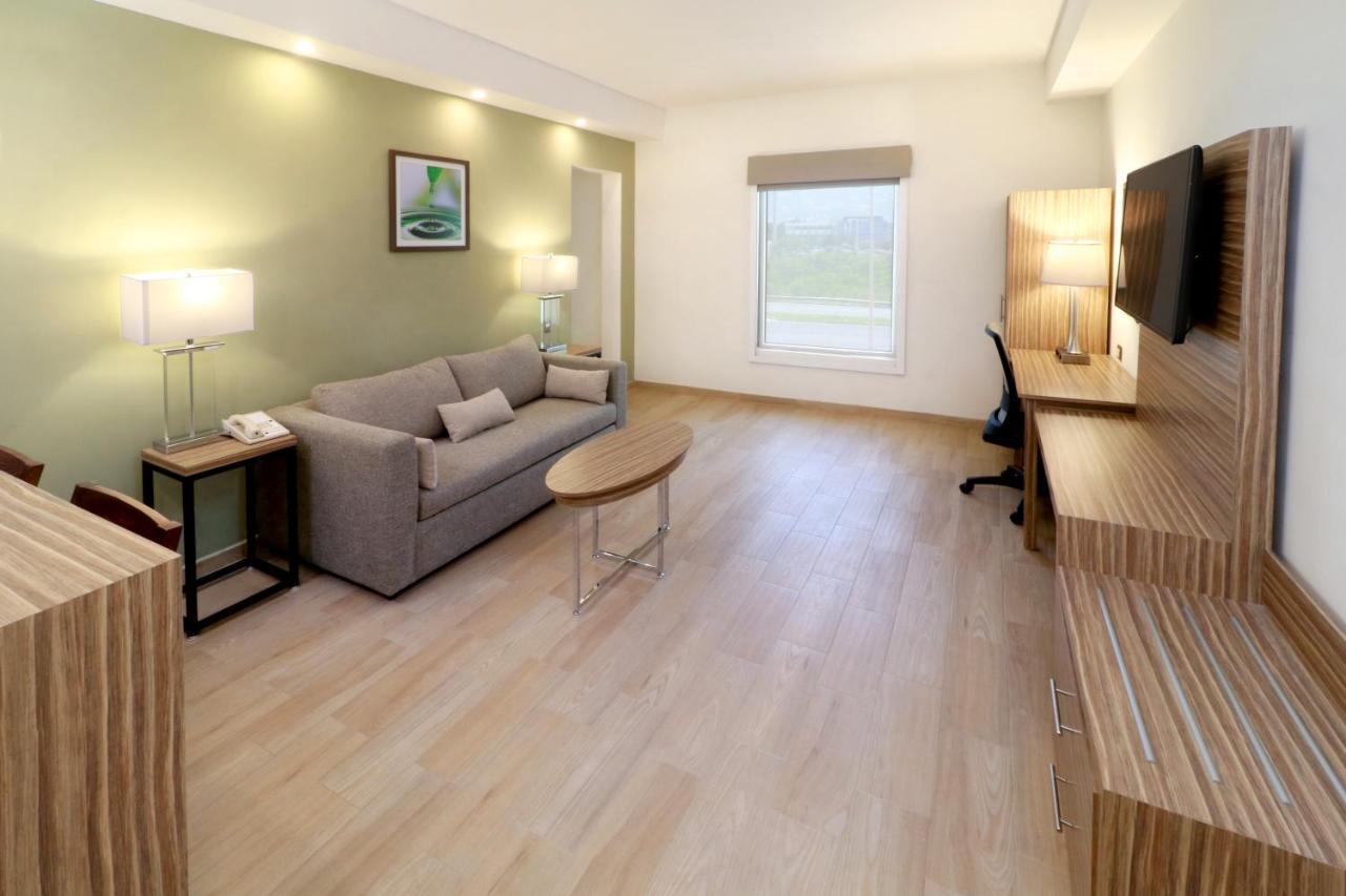 Wyndham Garden Monterrey Valle Real מראה חיצוני תמונה